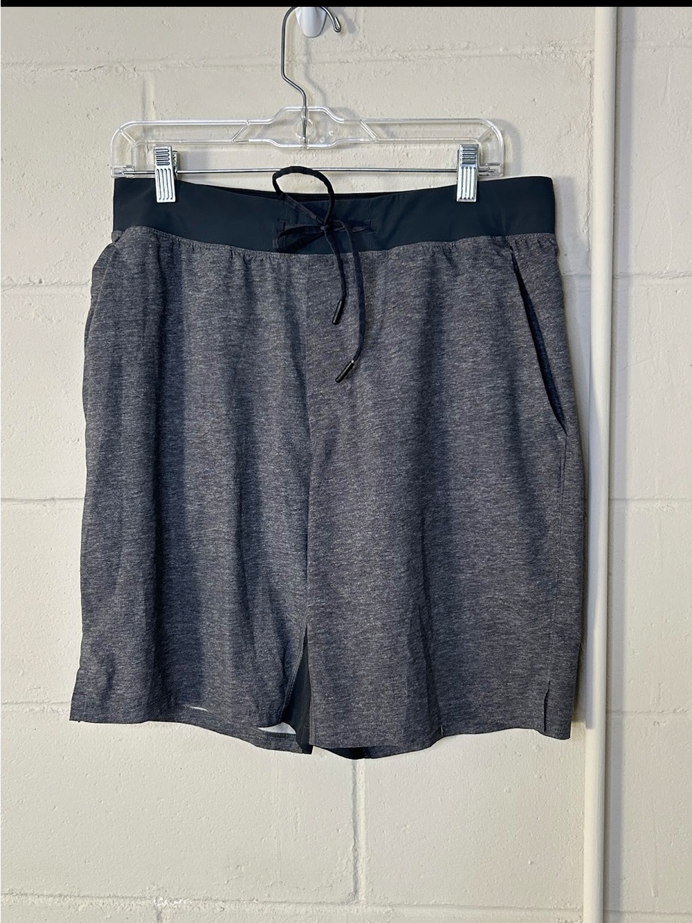 Lululemon SHorts Mens Large Gray Drawstring Workout training 9 Inch Inseam